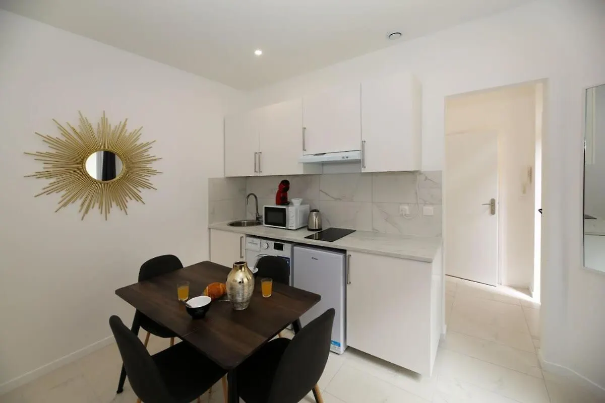 Appartement Cosy Et Bien Situe Paris 20 - 2P 0*,  France